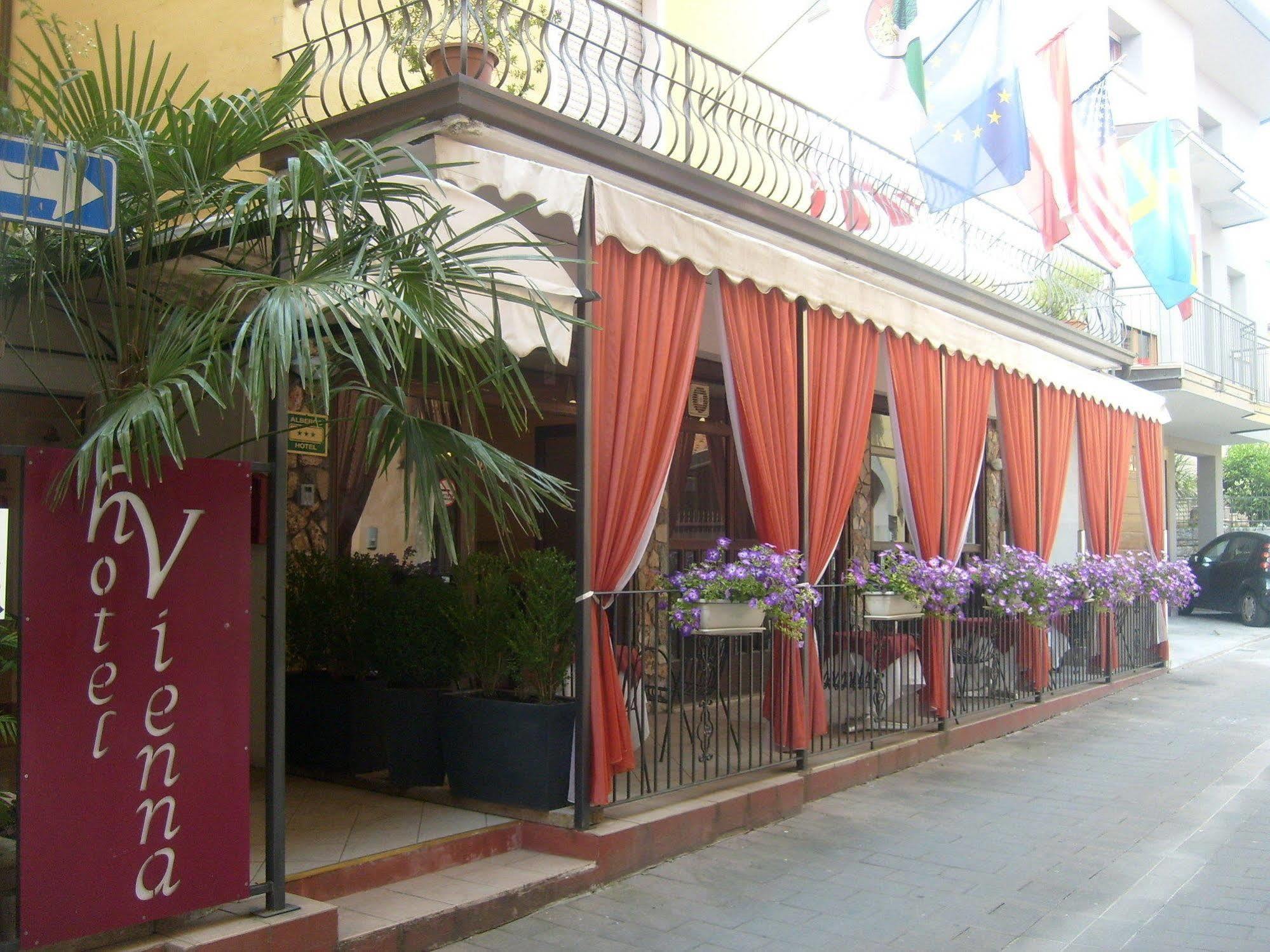 Hotel Vienna Toscolano-Maderno Exterior foto